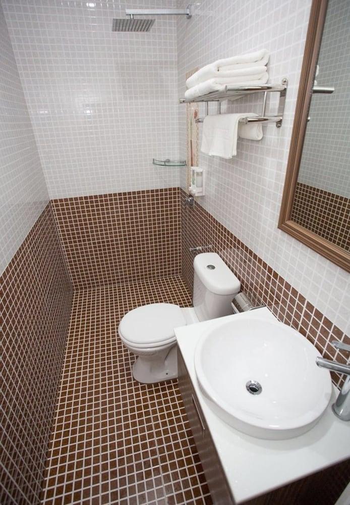 Hotel Zamburger Nur Ramadhan - Previously G Home Hotel Kota Bharu Extérieur photo
